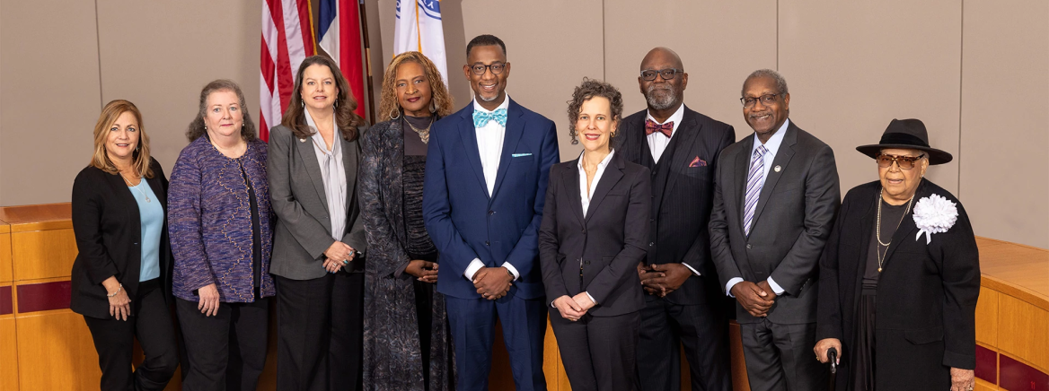 2024-2026 Commissioners in Chamber 2024-2026 County Commissioners inside the Charlotte-Mecklenburg Meeting Chamber.
Left to Right: Commissioner Meier, Commissioner Powell, Commissioner Rodriguez-McDowell, Commissioner Townsend-Ingram, Commissioner Jerrell, Commissioner Altman, Commissioner Dunlap, Commissioner Griffin and Commissioner Leake.